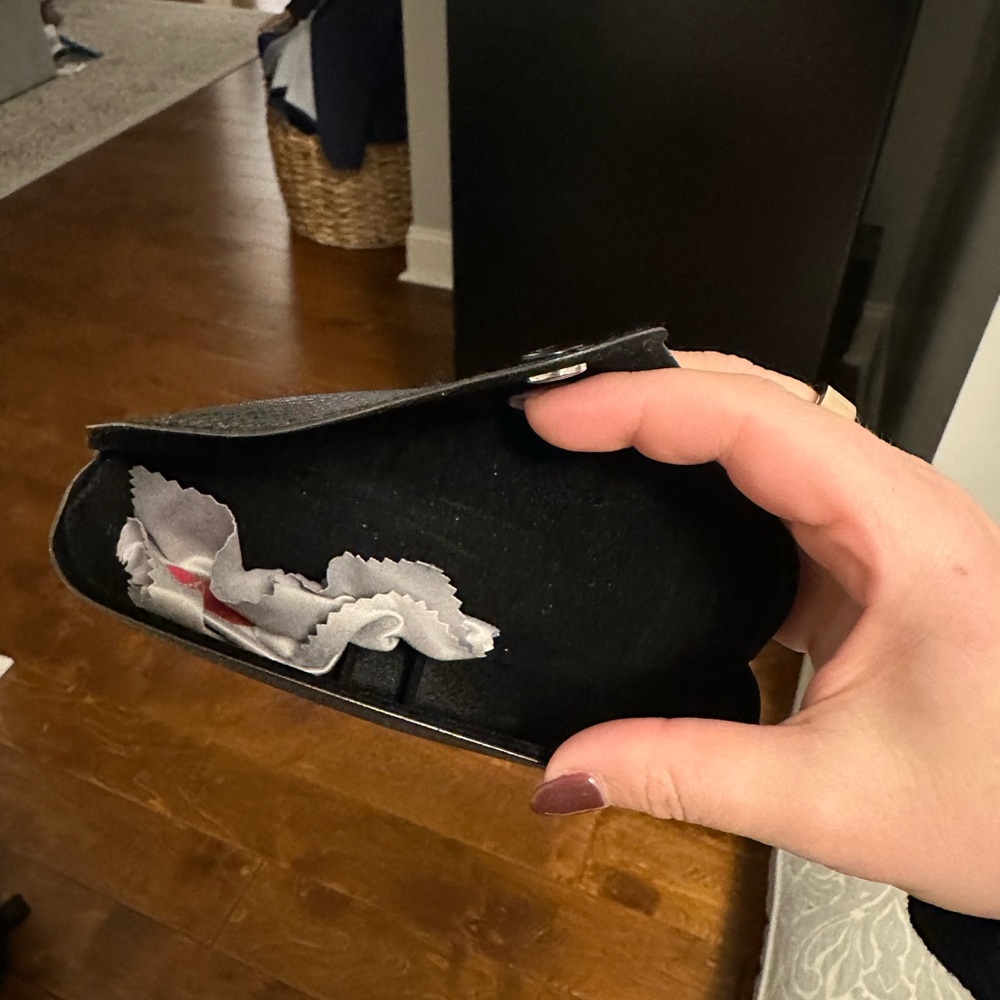 Rayban case - Picture 2 of 4